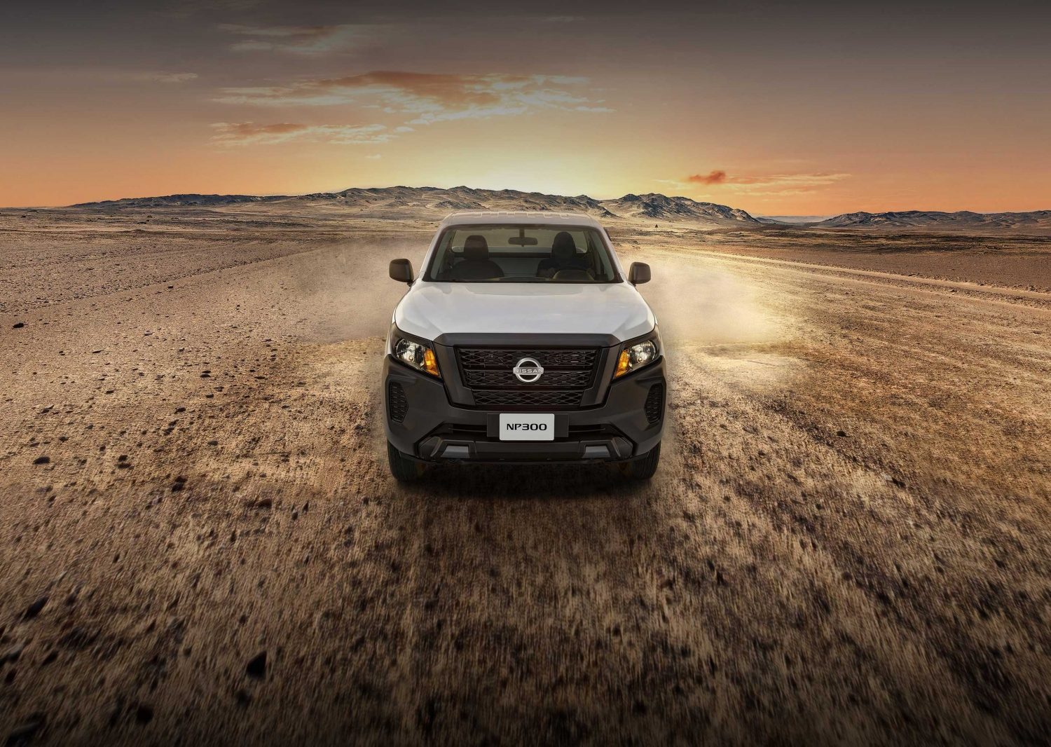 Nissan NP300 exterior precio especial