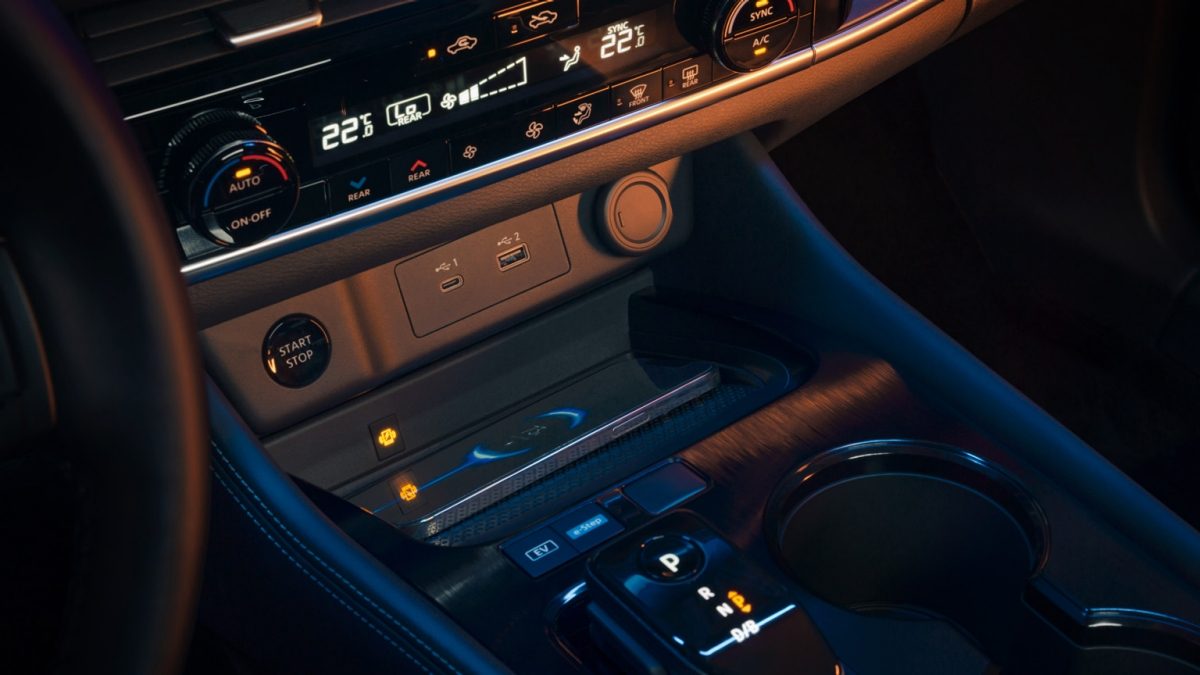 Cargador inalámbrico para celulares en Nissan X-Trail e-POWER 2024